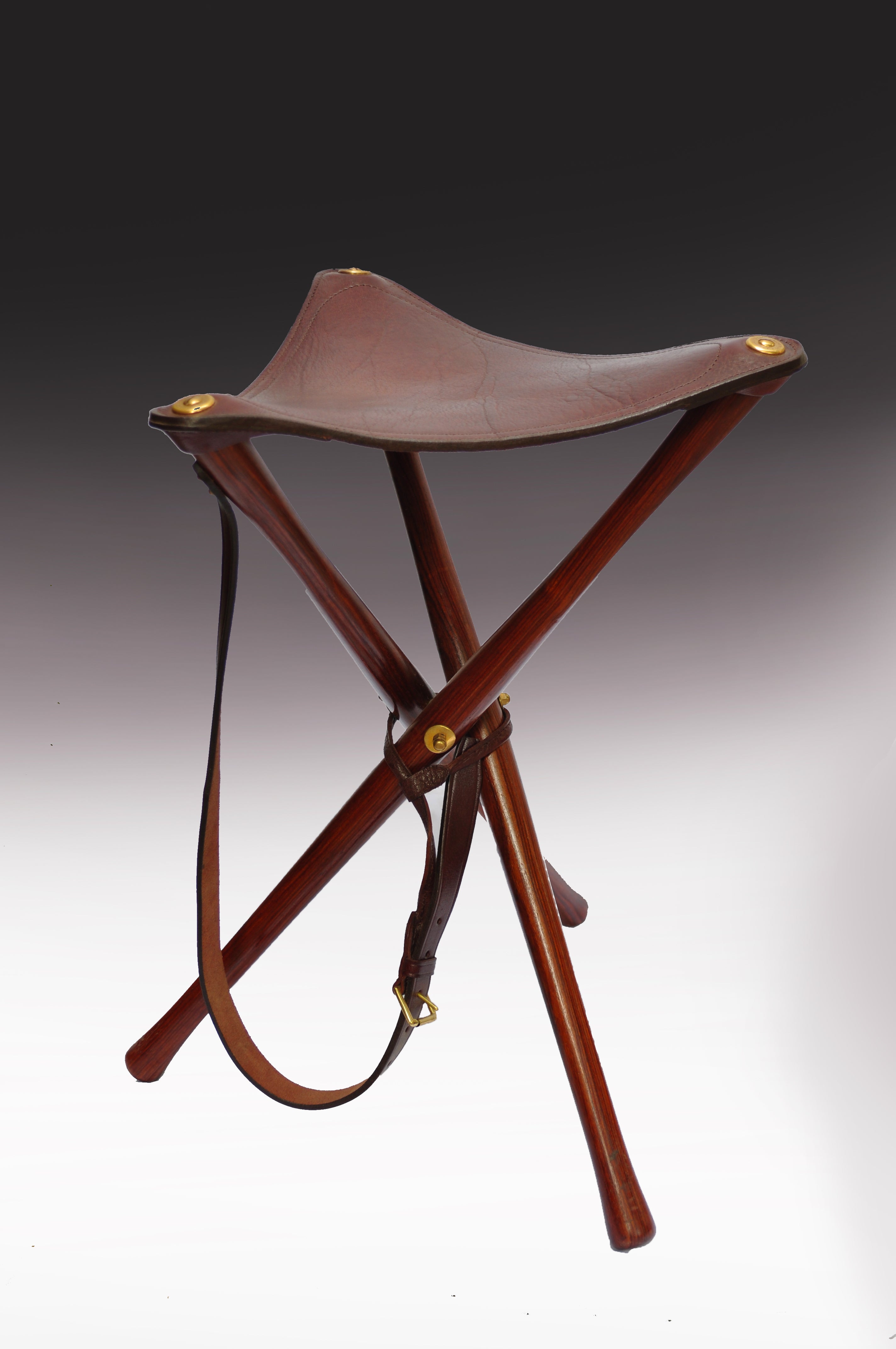 SUBALTERN TRIPOD SEAT